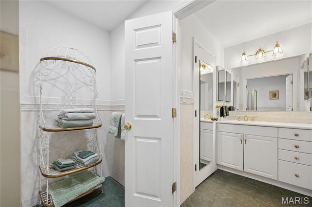 12321 Woodline Drive, Creve Coeur, MO 63141