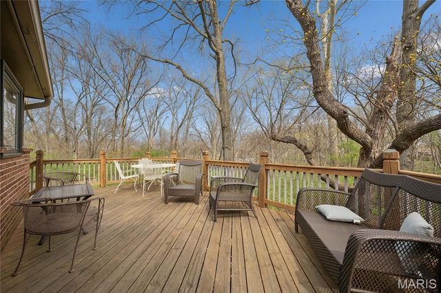 12321 Woodline Drive, Creve Coeur, MO 63141