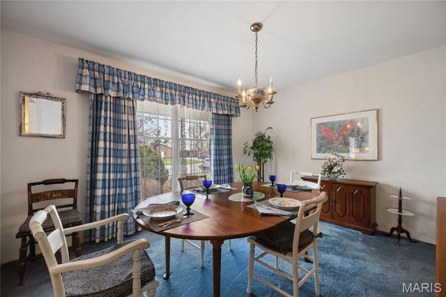 12321 Woodline Drive, Creve Coeur, MO 63141