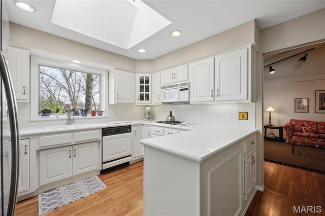 12321 Woodline Drive, Creve Coeur, MO 63141