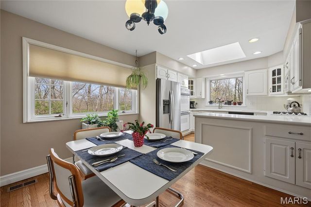 12321 Woodline Drive, Creve Coeur, MO 63141