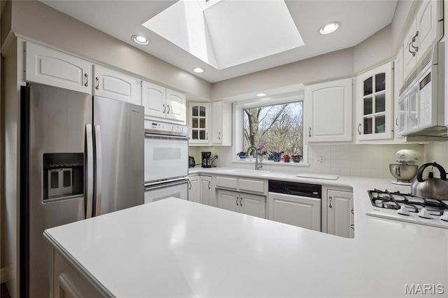 12321 Woodline Drive, Creve Coeur, MO 63141