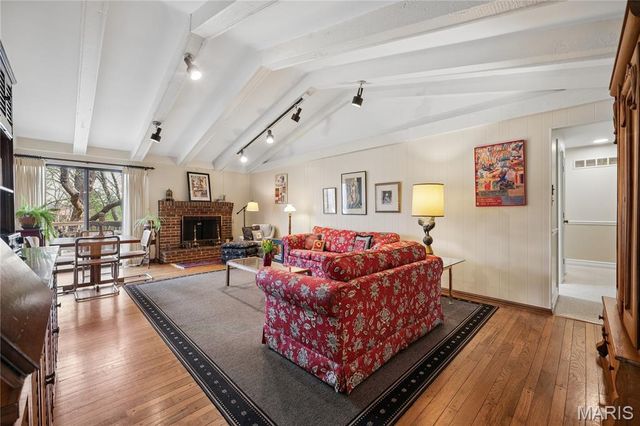 12321 Woodline Drive, Creve Coeur, MO 63141