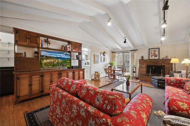 12321 Woodline Drive, Creve Coeur, MO 63141