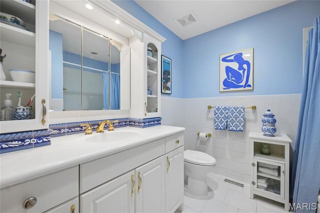 12321 Woodline Drive, Creve Coeur, MO 63141