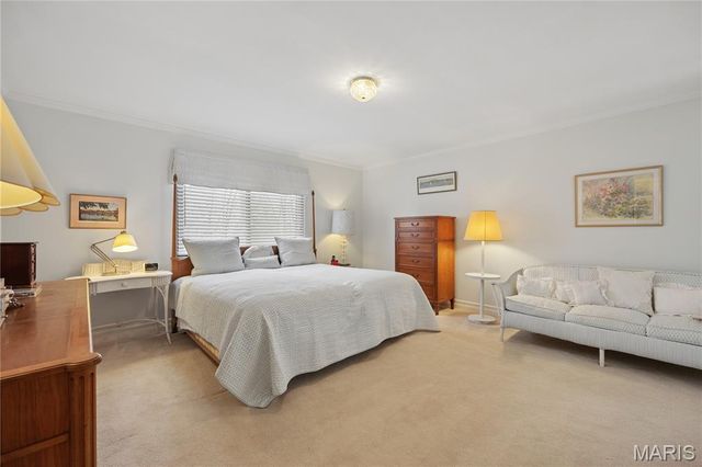 12321 Woodline Drive, Creve Coeur, MO 63141