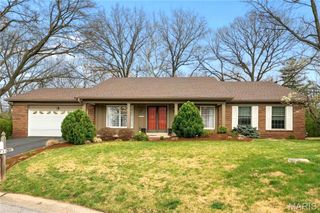 12321 Woodline Drive, Creve Coeur, MO 63141