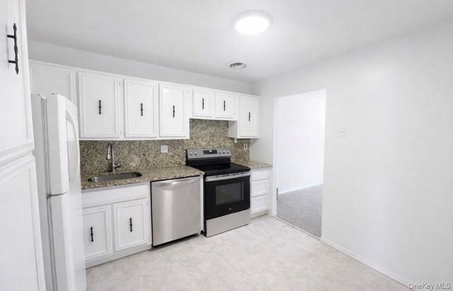 240-27 69th Avenue, Douglaston, NY 11362