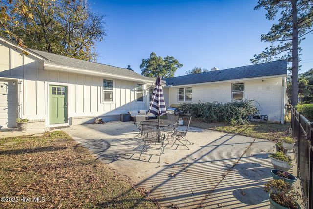 2401 Westminister Way, Wilmington, NC 28405