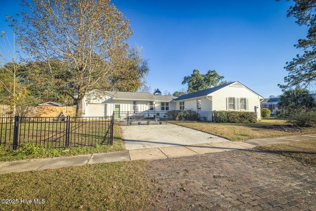 2401 Westminister Way, Wilmington, NC 28405
