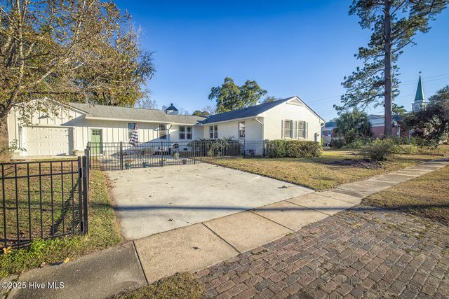 2401 Westminister Way, Wilmington, NC 28405