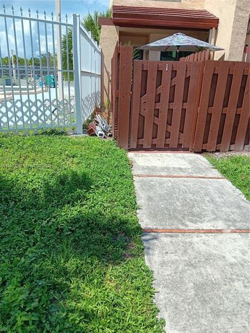 271 W Park Dr 1-7, Miami, FL 33172