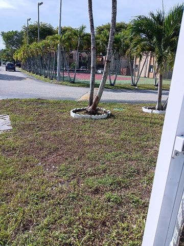 271 W Park Dr 1-7, Miami, FL 33172