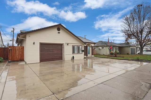 1507 Holly Dr, Lodi, CA 95242