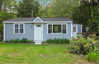 49 Lakeshore Dr, Ashburnham, MA 01430