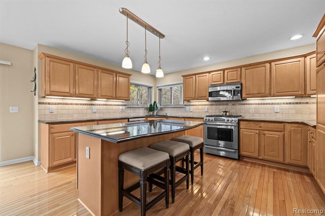 23152 Demick Court, Flat Rock, MI 48134