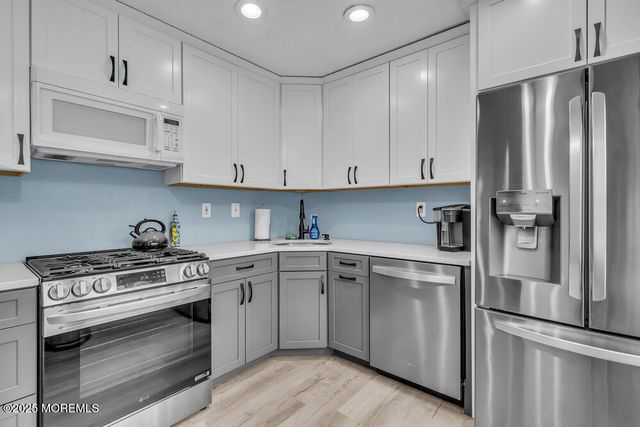 65 Townsend Court 213, Franklin Park, NJ 08823