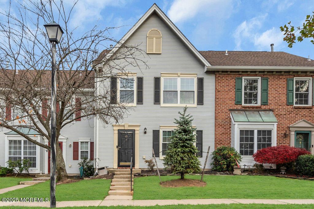 65 Townsend Court 213, Franklin Park, NJ 08823