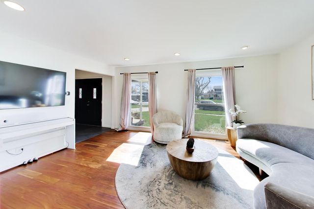 5S671 Buttonwood Court, Naperville, IL 60540