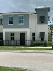 747 SE Central Parkway 43, Stuart, FL 34994