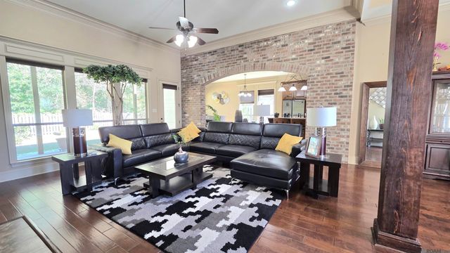 18167 Villa Trace Ave, Central, LA 70739