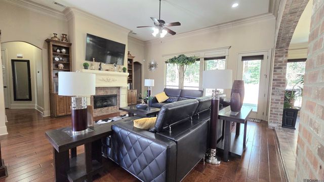 18167 Villa Trace Ave, Central, LA 70739