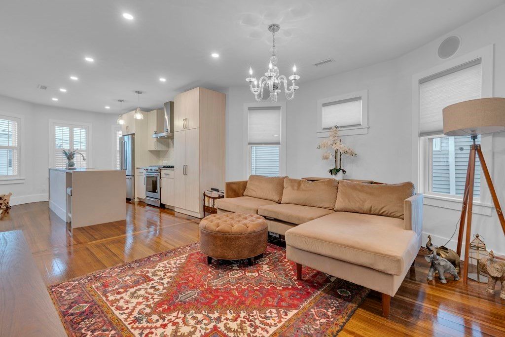 351 Centre Street 3, Boston, MA 02122