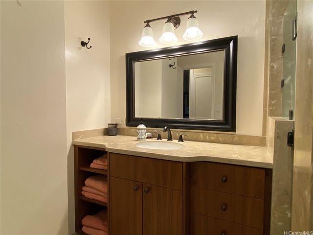 430 Kaiolu Street 403, Honolulu, HI 96815