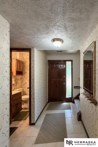 11212 Cady Circle, Omaha, NE 68164