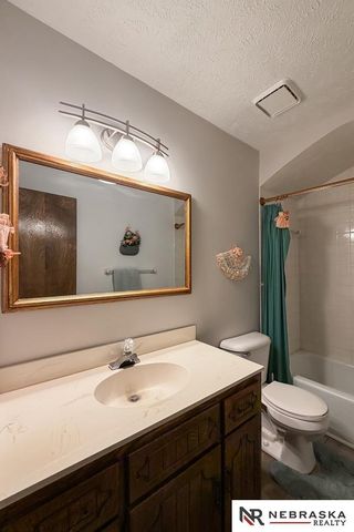11212 Cady Circle, Omaha, NE 68164
