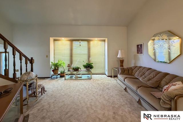 11212 Cady Circle, Omaha, NE 68164