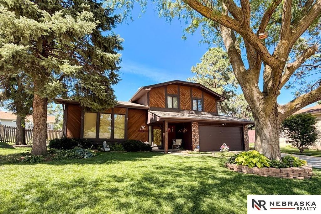 11212 Cady Circle, Omaha, NE 68164
