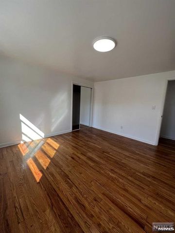 117 Feronia Way 2nd floor, Rutherford, NJ 07070