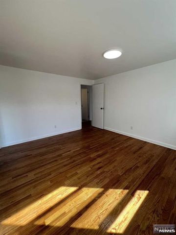 117 Feronia Way 2nd floor, Rutherford, NJ 07070