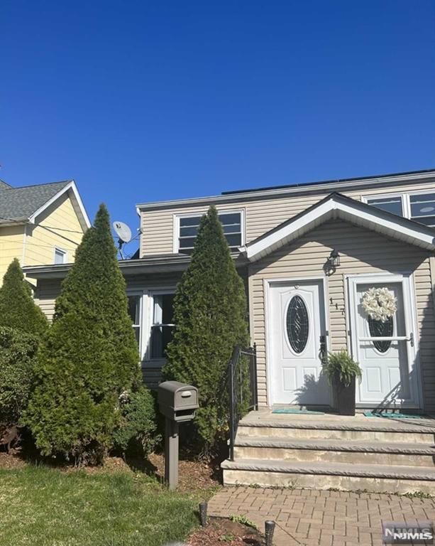 117 Feronia Way 2nd floor, Rutherford, NJ 07070