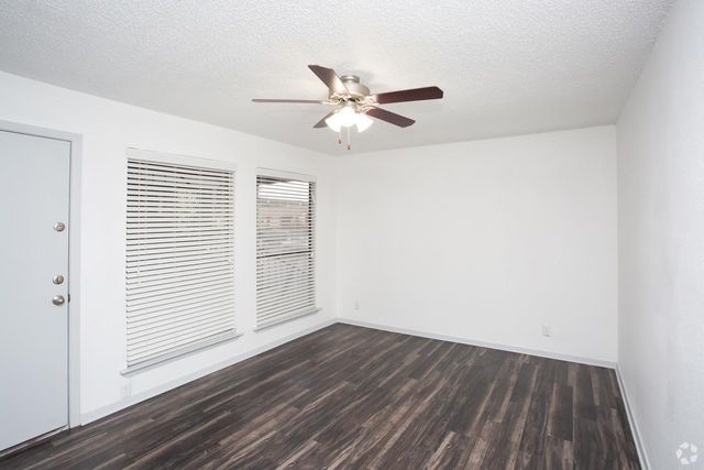 8033 Gessner DR 137, Austin, TX 78753