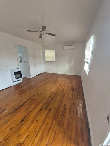 417 Eleanor Ave Apt 4, San Antonio, TX 78209