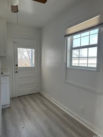 417 Eleanor Ave Apt 4, San Antonio, TX 78209