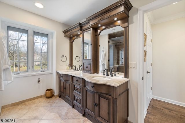 5 Sherwood Dr, Watchung Boro, NJ 07069