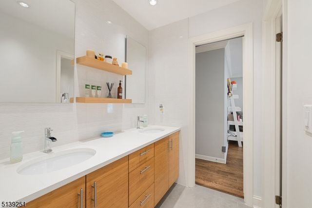 5 Sherwood Dr, Watchung Boro, NJ 07069