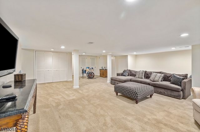 5 Sherwood Dr, Watchung Boro, NJ 07069