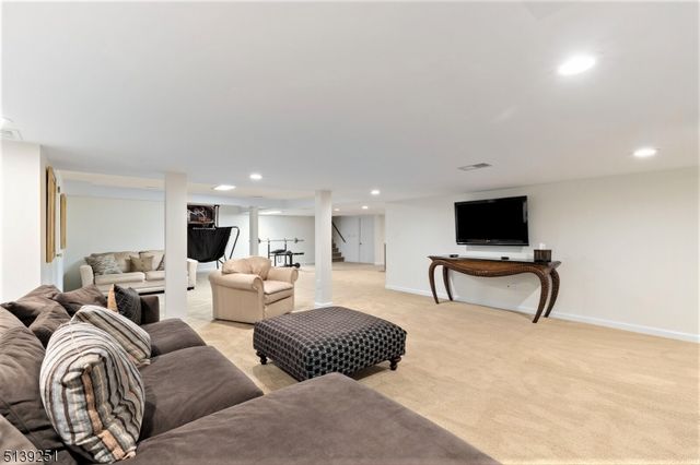 5 Sherwood Dr, Watchung Boro, NJ 07069