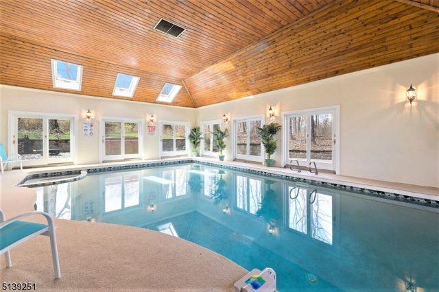 5 Sherwood Dr, Watchung Boro, NJ 07069