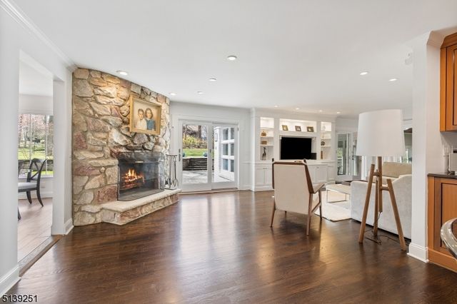 5 Sherwood Dr, Watchung Boro, NJ 07069