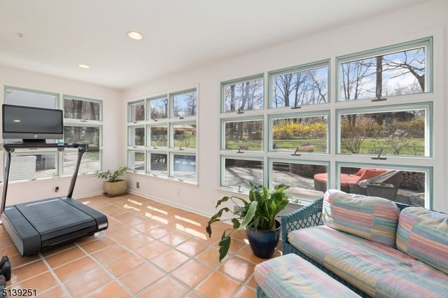 5 Sherwood Dr, Watchung Boro, NJ 07069