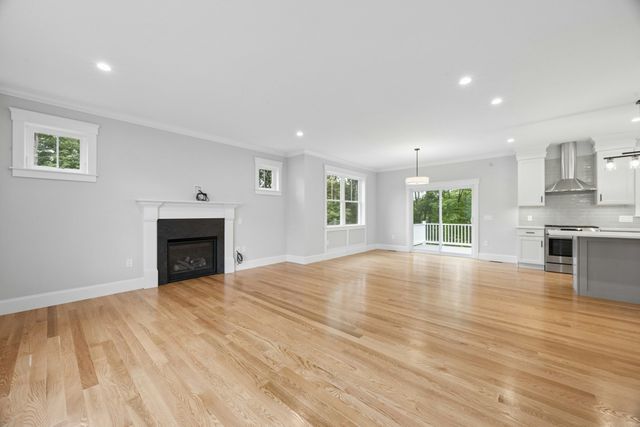 15 Gaskins Ln, Ayer, MA 01432