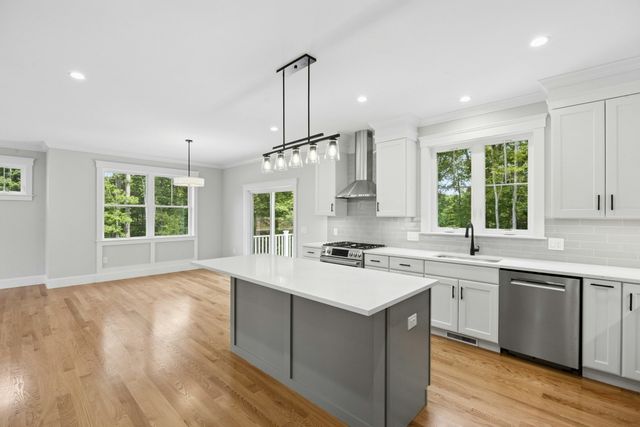 15 Gaskins Ln, Ayer, MA 01432