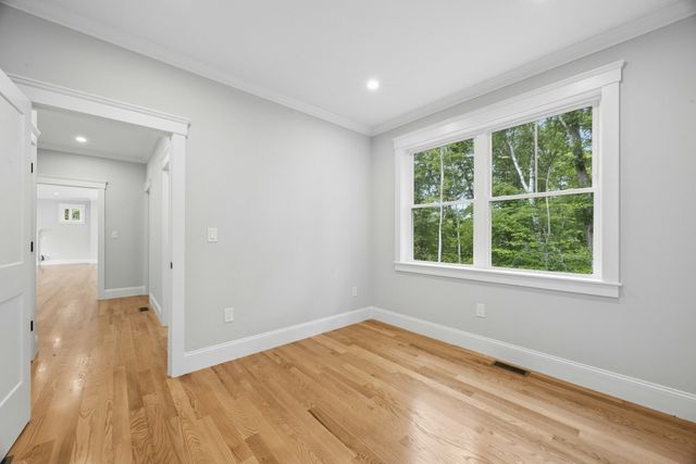 15 Gaskins Ln, Ayer, MA 01432