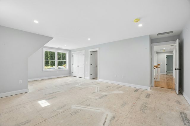 15 Gaskins Ln, Ayer, MA 01432