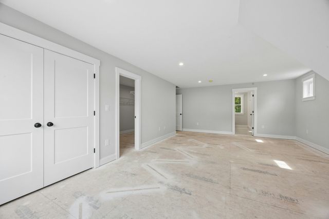 15 Gaskins Ln, Ayer, MA 01432